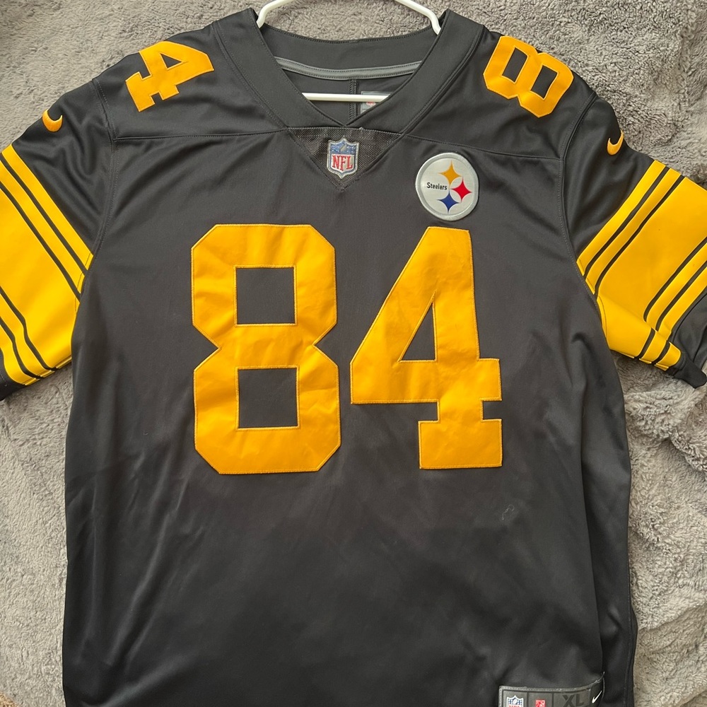 Pittsburgh Steelers color rush jersey. Antonio Brown #84 in XL